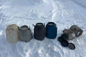 На Волині поліція вилила на землю 150 літрів самогонної закваски (Фото)