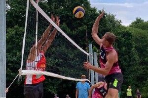 До озера Озюрко на фестиваль волейболу з’їхалось 30 волинських команд