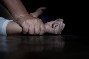 На Рівненщині неповнолітня народила від ґвалтівника, який є братом її вітчима