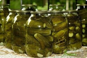 Рівнянка ледь не померла, скуштувавши домашні огірки