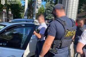 Військового прокурора спіймали на системних хабарях