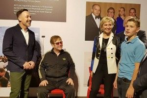 У Києві Елтон Джон зустрівся з дитиною, яку йому не дали всиновити