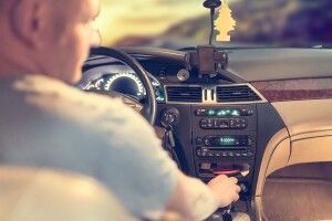 Водій таксі помер за кермом. Останні секунди життя потрапили на відео