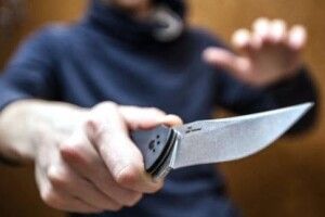 У Києві озброєні злочинці заманили геїв у пастку та забрали 160 тисяч 