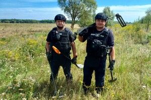 І у спеку, і під обстрілами волинські сапери очищають прифронтові території від боєприпасів (Фото)