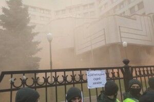 У Європарламенті висловились проти розпуску КСУ, як пропонує Зеленський