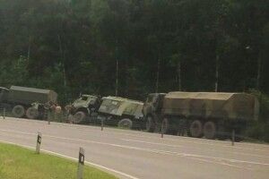 У Білорусі помітили колону «КамАЗів» російської армії