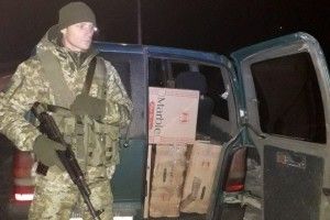  Мікроавтобус з контрабандними цигарками затримали на Буковині