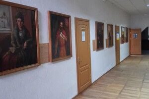 Політик з позицією: дві мови – один народ, нині колекціонує картини з видатними подіями та постатями  Волині (Фото)