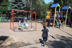 Трагедія на Вінниччині: дев'ятирічна дівчинка померла внаслідок травми голови, одержаної на дитячому майданчику