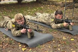 Молодіжний центр Луцька став майданчиком для вивчення мінної безпеки та зброї