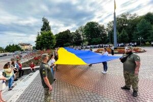 На Волині розгорнули 31-метровий символ нескорених українців (Фото)