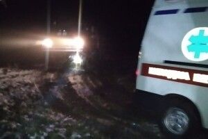 У Володимир-Волинському районі «швидка» загрузла в бездоріжжі (Фото)