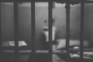 На Волині 20-річний хлопець відібрав у перехожого телефон та зняв із картки 40 000 гривень. Його судили