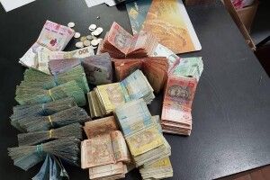 У Луцькому зоопарку порахували грошиська, які відвідувачі протягом року залишали в скриньці для пожертв