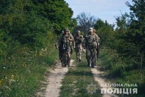 Волинські поліцейські навчаються стріляти з різних видів зброї (Фото)