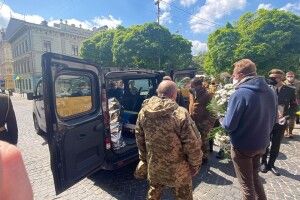 Як українці під час карантину прощалися зі загиблим Героєм (Фото)