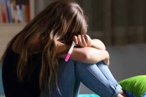 Мамі - 13, татові - 15: підлітка судитимуть за зґвалтування