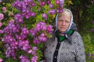Квіткова історія життя: волинянка перетворила своє подвір’я на ботанічний рай