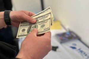 На Рівненщині лікаря затримали на хабарі за «відстрочку»