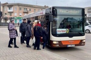 У Нововолинську за рік лише 30% пасажирів перейшли на безготівкову оплату