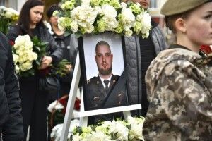 У Луцьку попрощалися з 26-річним прикордонником Денисом Жуком