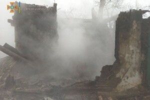 Тричі повертався до палаючої оселі: як сусід виніс дитину з вогню