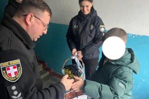 На Волині начальник райвідділу поліції перетворився у Святого Миколая