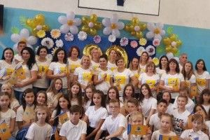 У Любомлі на 80-річному ювілеї школи влаштували танцювальний флешмоб
