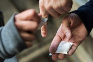 Суд виніс вирок лучанину за збут психотропів та незаконні дії з боєприпасами