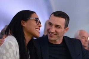 Кличку-молодшому приписали роман із зіркою жіночого боксу