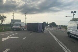 Під Києвом перекинувся автобус з пасажирами, багато постраждалих (Фото)