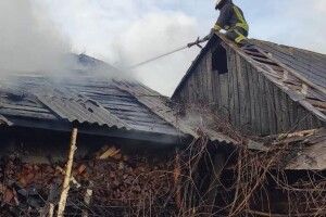 На Волині горіла господарська будівля