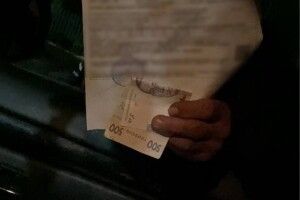 Поклав гроші у посвідчення: патрульним пропонували хабар