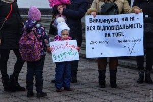 В Одесі протестували проти заборони дітям без щеплення відвідувати школу 