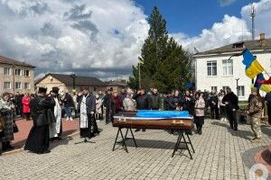 Син не дочекався батька з війни: у Луцькому районі попрощалися із загиблим Героєм 