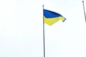 У звільненому Ізюмі урочисто підняли Державний прапор (Фото)