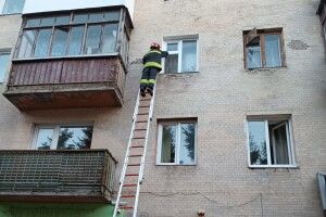 У Луцьку до дверей зачиненої квартири викликали рятувальників