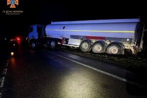 На Рівненщині в ДТП потрапив бензовоз
