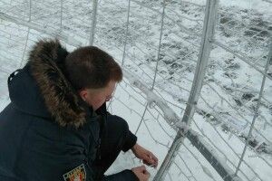  Святкову кулю попсували діти? На Театральному в Луцьку знову порвали кріплення та гірлянди