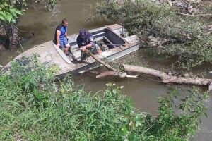 Бобри не винні: на річці Боржава утворилися затори зі сміття (Фото)