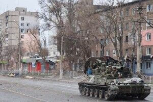 Окупанти хочуть закрити Маріуполь: готують фільтрацію усіх чоловіків і мобілізацію