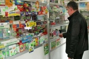 Мовний скандал у столиці: аптекар відмовився обслуговувати клієнта українською 