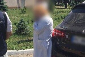 Кадровики двох волинських лікарень попалися на хабарі
