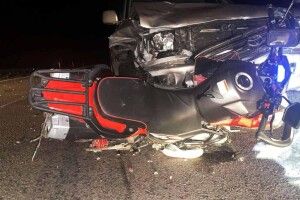 19-річний мотоцикліст без шолома на «Хонді» на повному ходу врізався у «Тойоту»… (Фото)