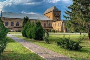 Російські військові знищили херсонську виноробню, яка пережила дві світових війни