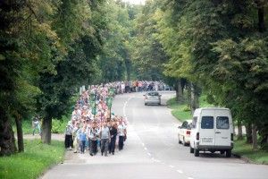 5 днів у дорозі: сотні віруючих вирушили у Хресний хід до Почаївської Лаври 