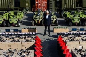 Тисяча FPV-дронів, екскаватори, квадроцикли і РЕБи – Порошенко везе черговий вантаж на фронт