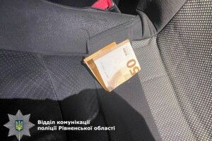 Рівнянин, який влаштував дебош сестрі, тицяв хабаря поліцейським