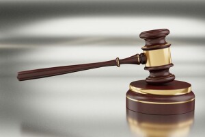 У Рівному суд поновив на посаді звільненого викладача медуніверситету
